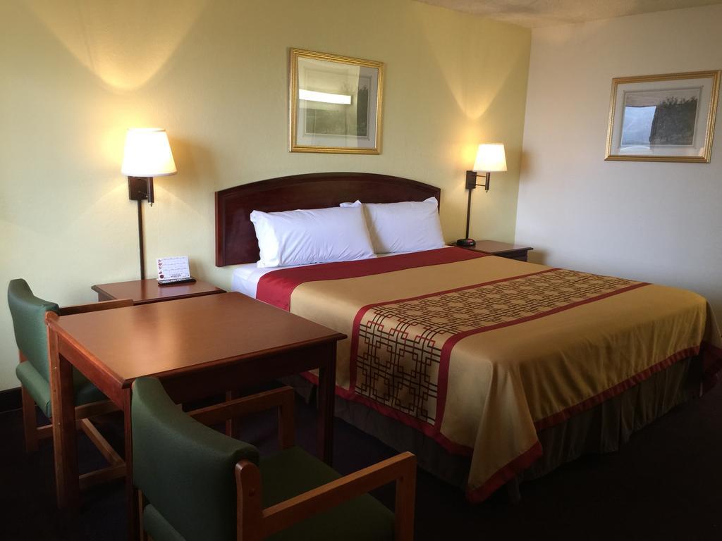 Super 8 By Wyndham Bakersfield/Central Zimmer foto