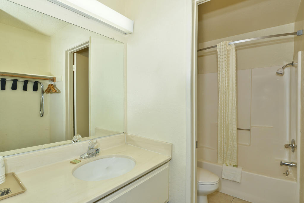 Super 8 By Wyndham Bakersfield/Central Zimmer foto